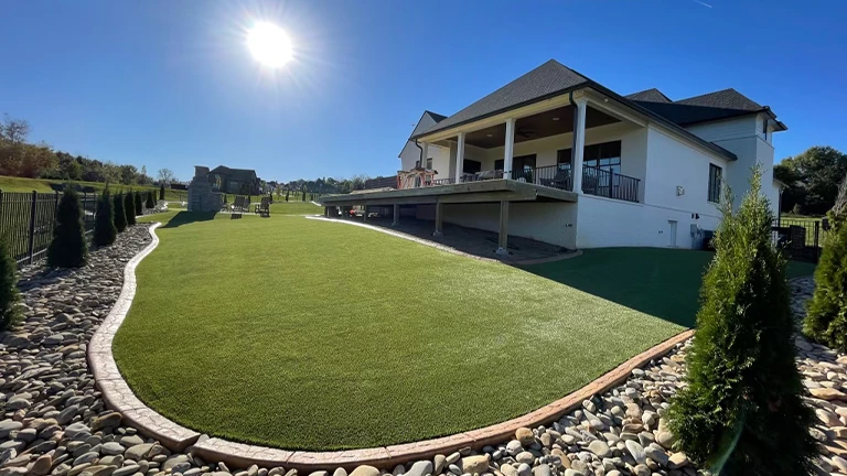 Eco-friendly artificial grass enhancing a Memphis backyard, providing a pet-friendly and aesthetically pleasing outdoor space.